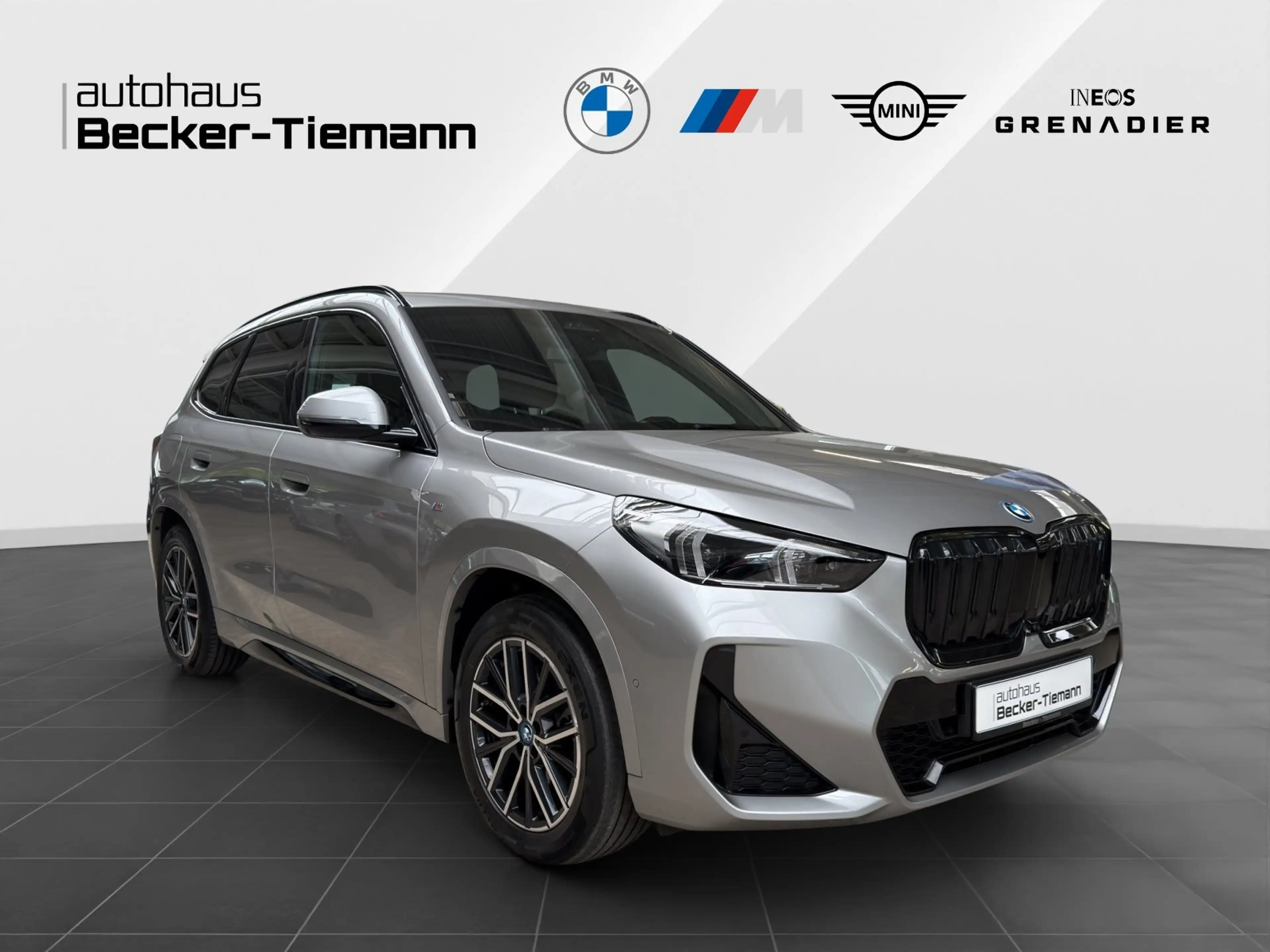 BMW iX 1 xDrive30 M Sport/LCPro/Head.Up/PA+/DA+/AHK — photo 7