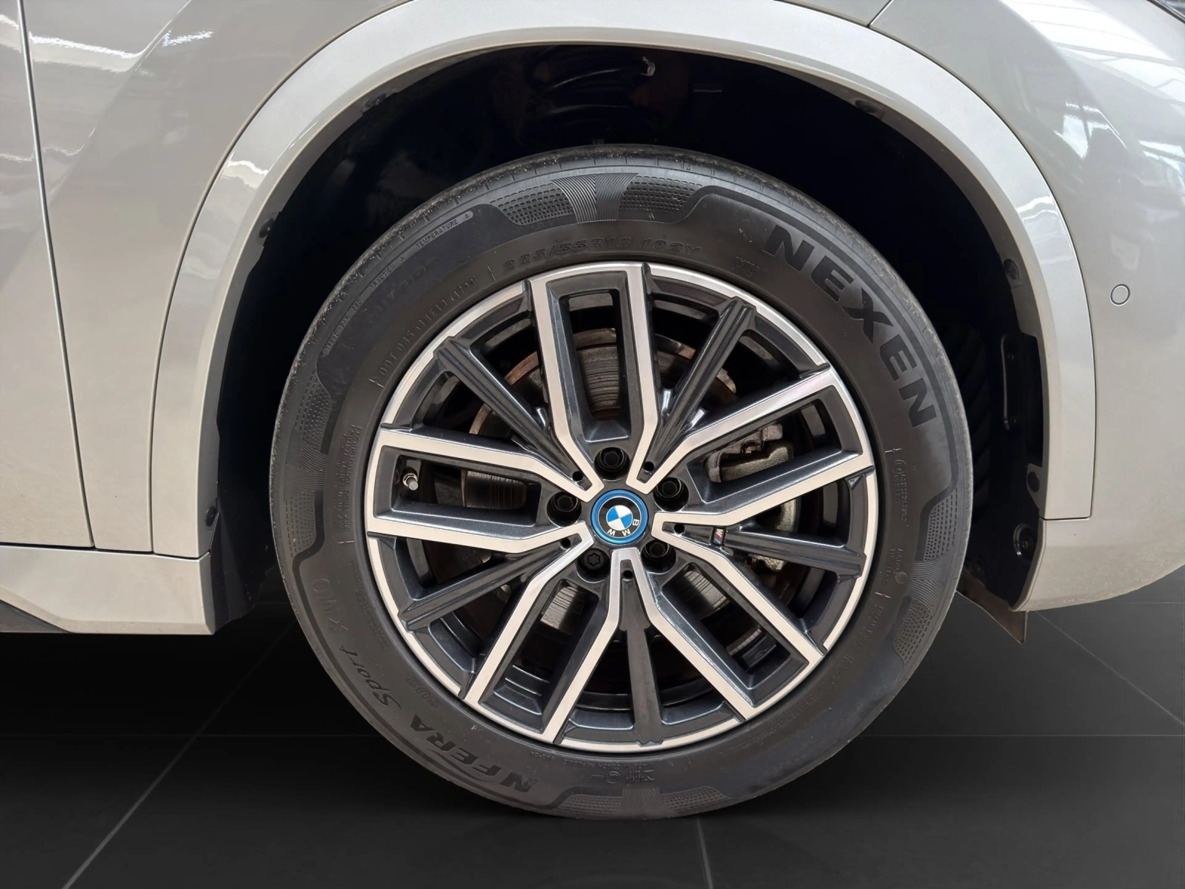 BMW iX 1 xDrive30 M Sport/LCPro/Head.Up/PA+/DA+/AHK — photo 8