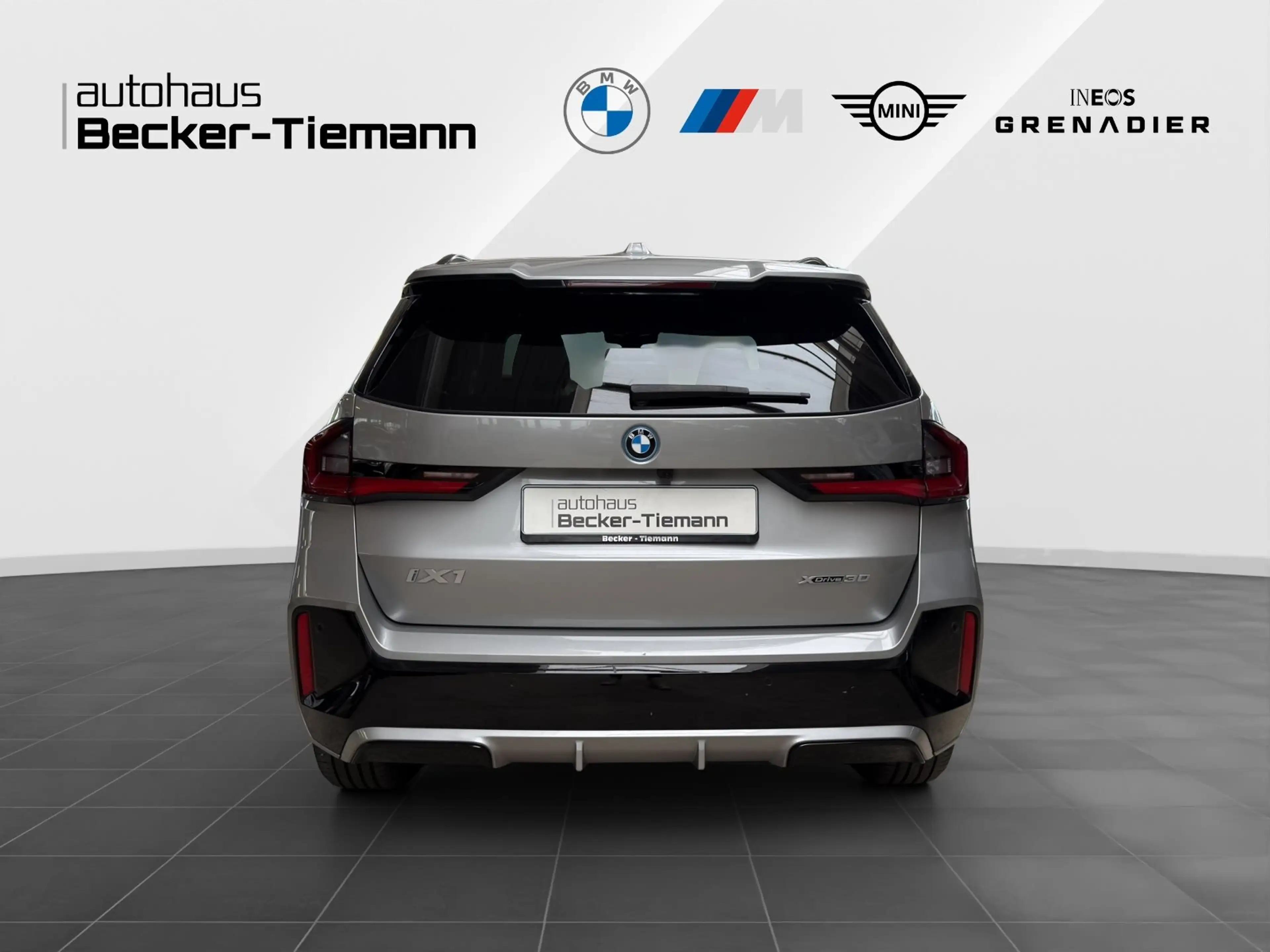 BMW iX 1 xDrive30 M Sport/LCPro/Head.Up/PA+/DA+/AHK — photo 5