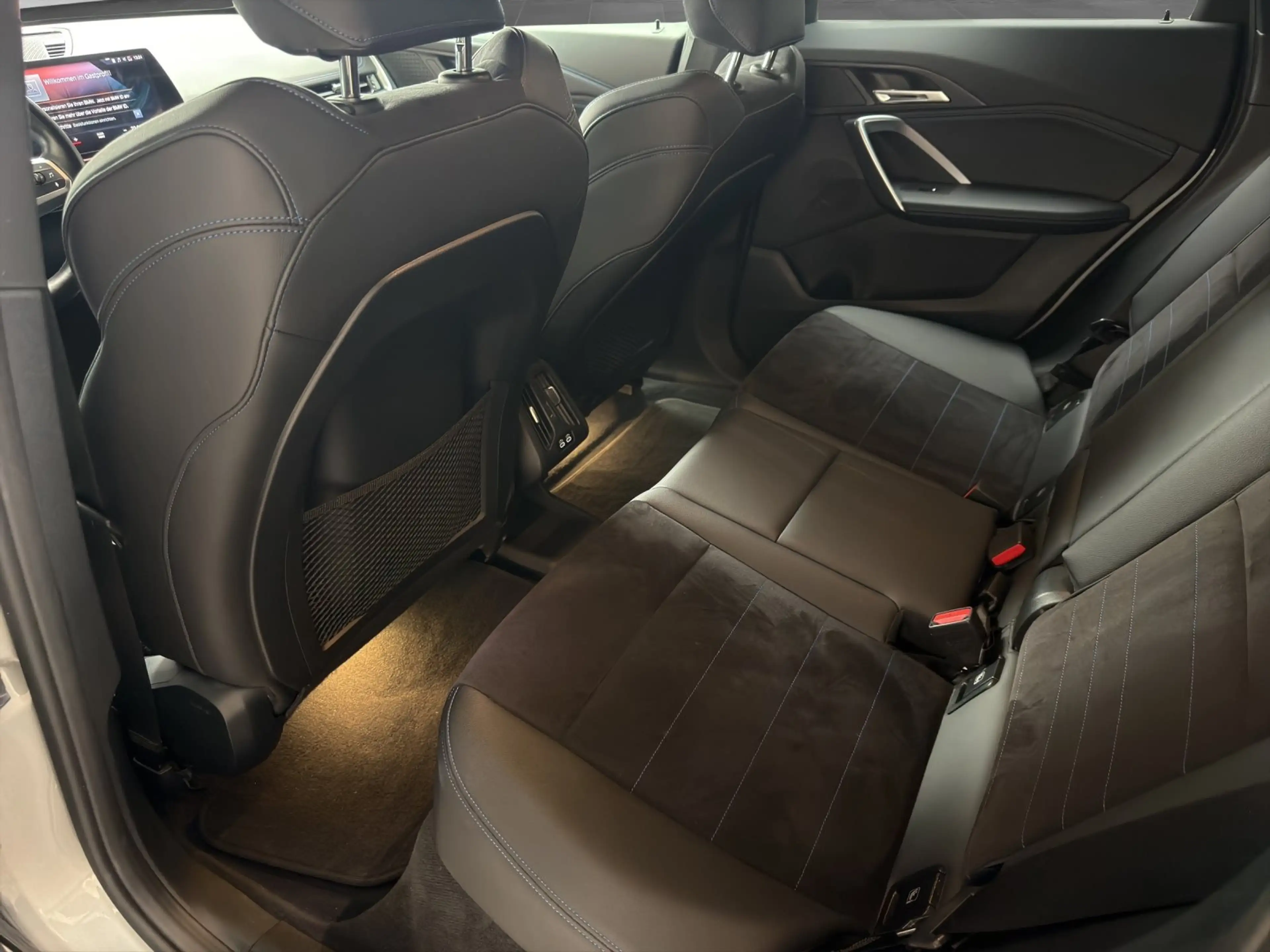 BMW iX 1 xDrive30 M Sport/LCPro/Head.Up/PA+/DA+/AHK — photo 14