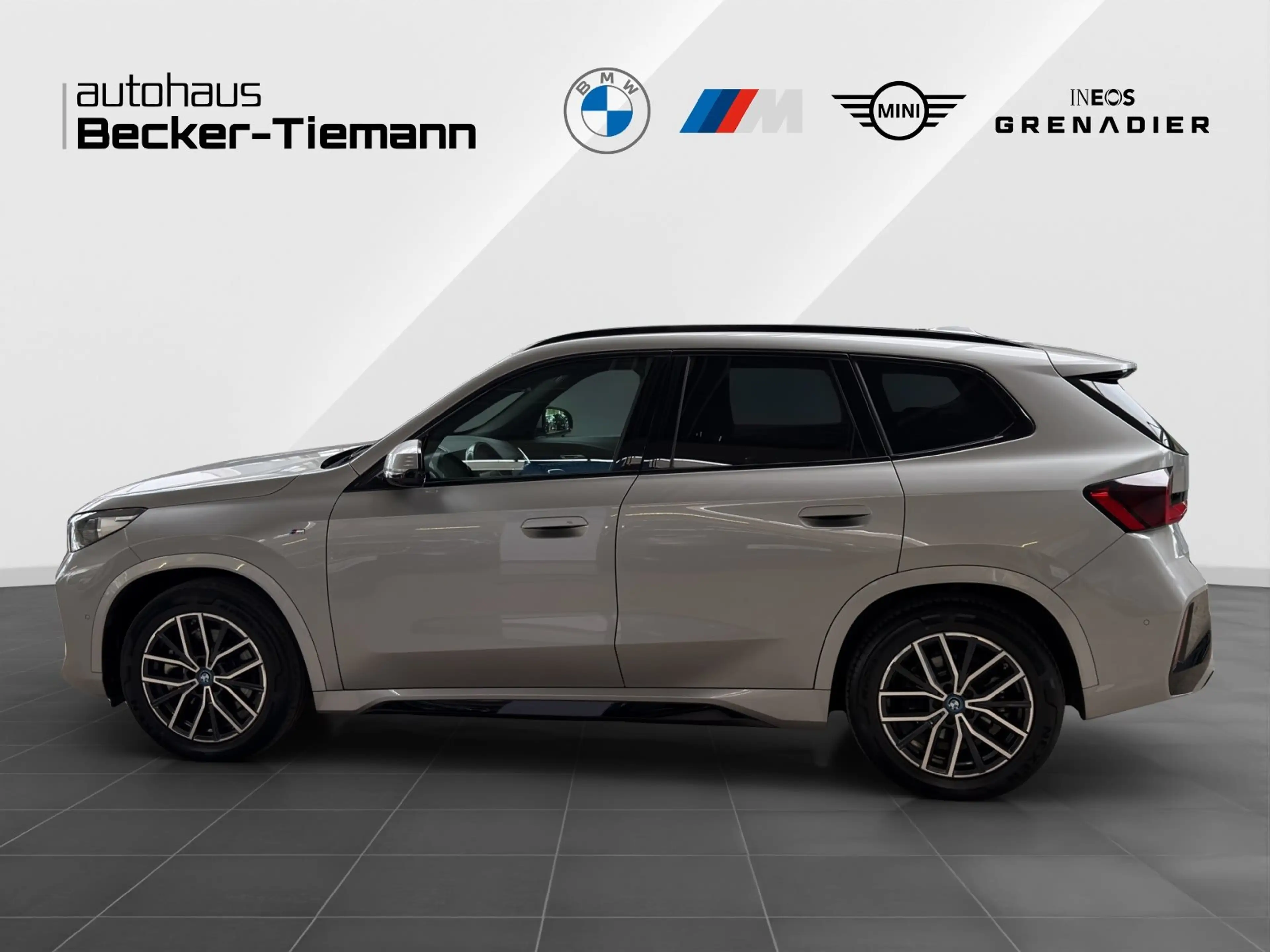 BMW iX 1 xDrive30 M Sport/LCPro/Head.Up/PA+/DA+/AHK — photo 3