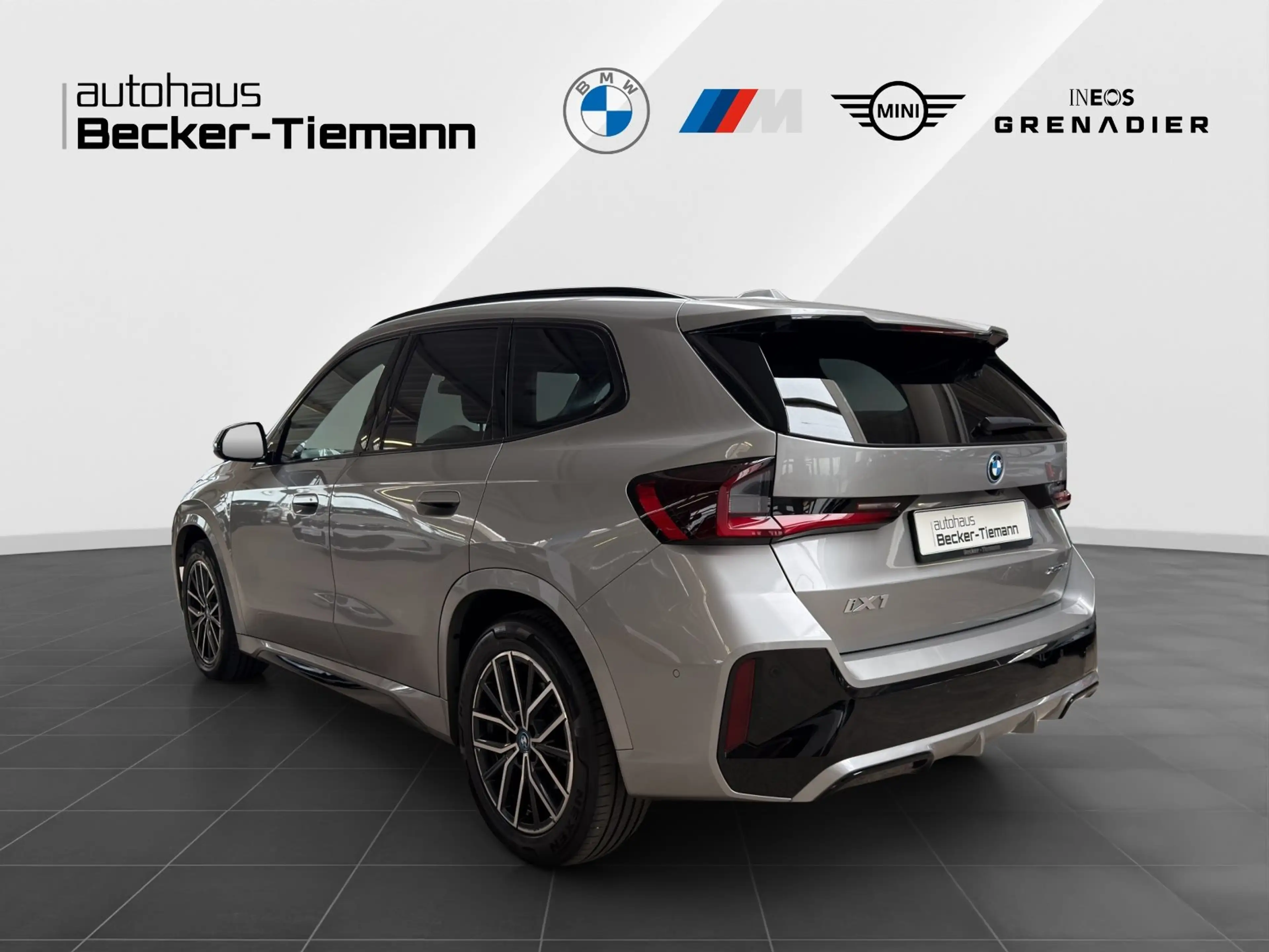 BMW iX 1 xDrive30 M Sport/LCPro/Head.Up/PA+/DA+/AHK — photo 4