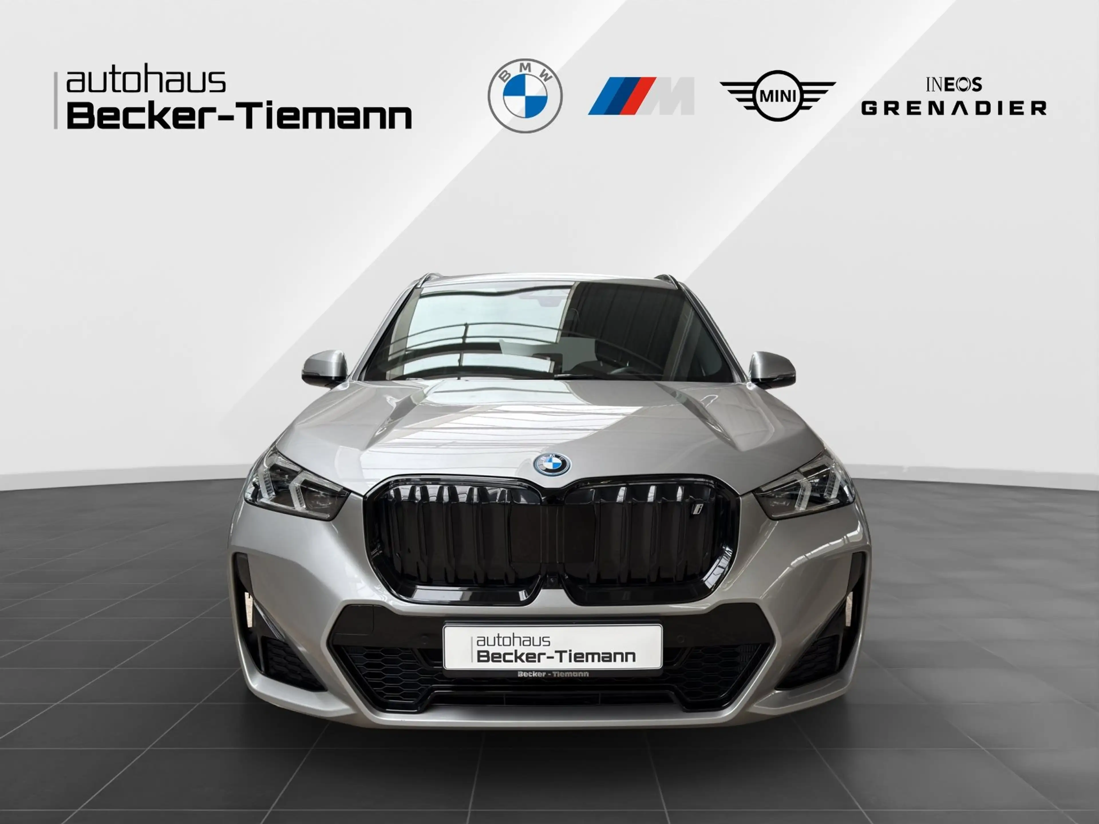 BMW iX 1 xDrive30 M Sport/LCPro/Head.Up/PA+/DA+/AHK — photo 2
