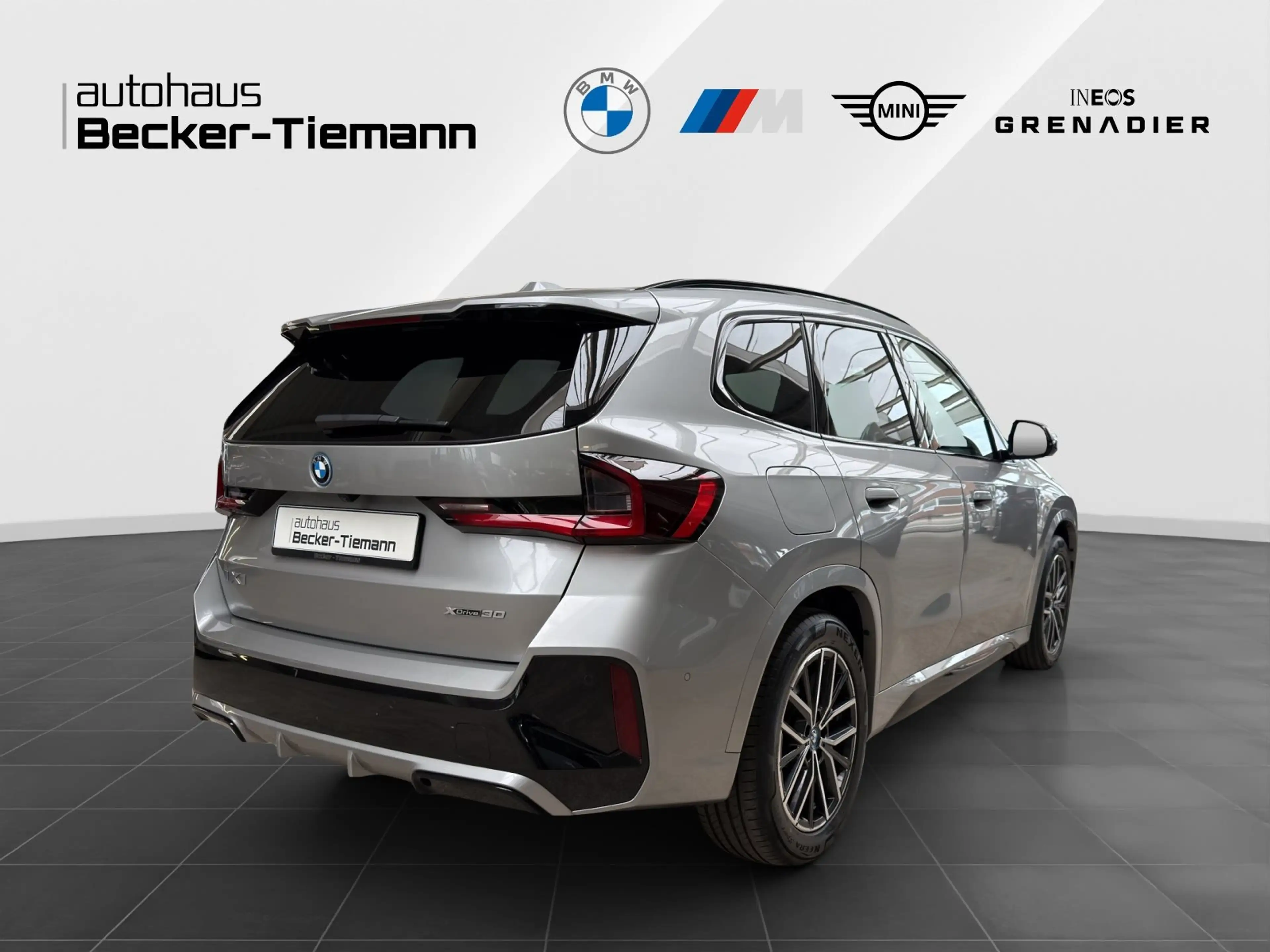 BMW iX 1 xDrive30 M Sport/LCPro/Head.Up/PA+/DA+/AHK — photo 6
