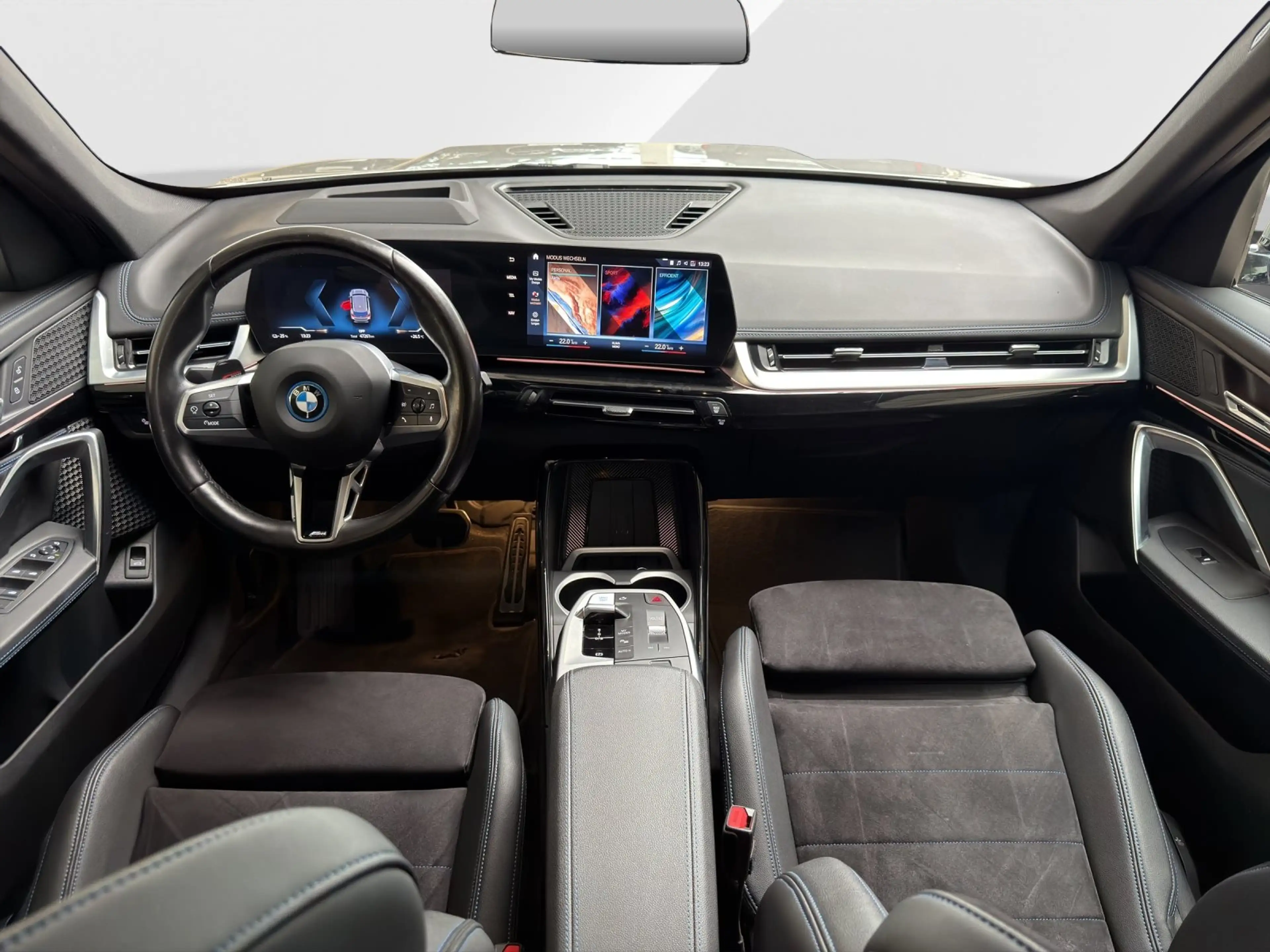 BMW iX 1 xDrive30 M Sport/LCPro/Head.Up/PA+/DA+/AHK — photo 9