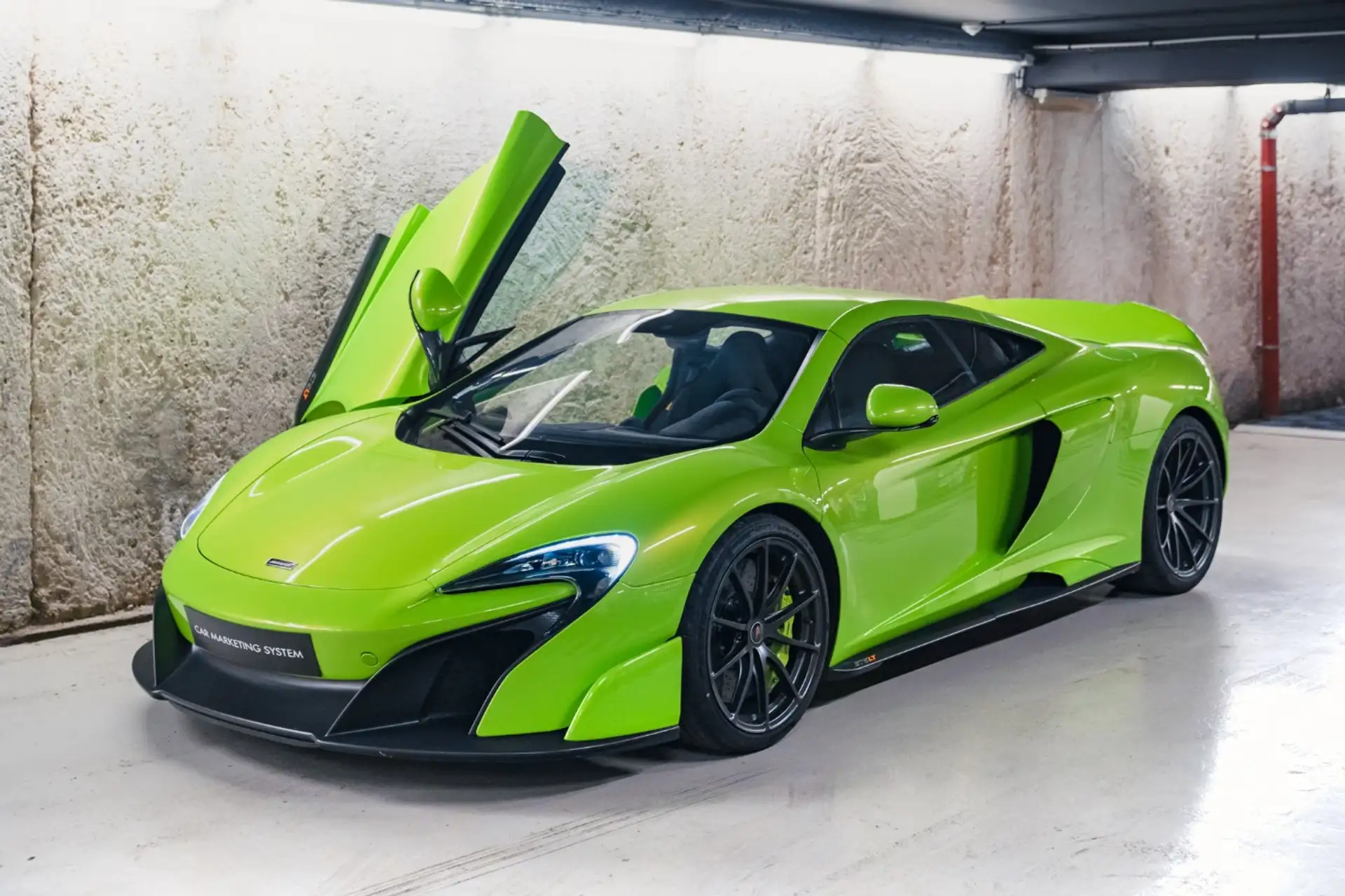 맥라렌 675LT 2015 초록 사진 3