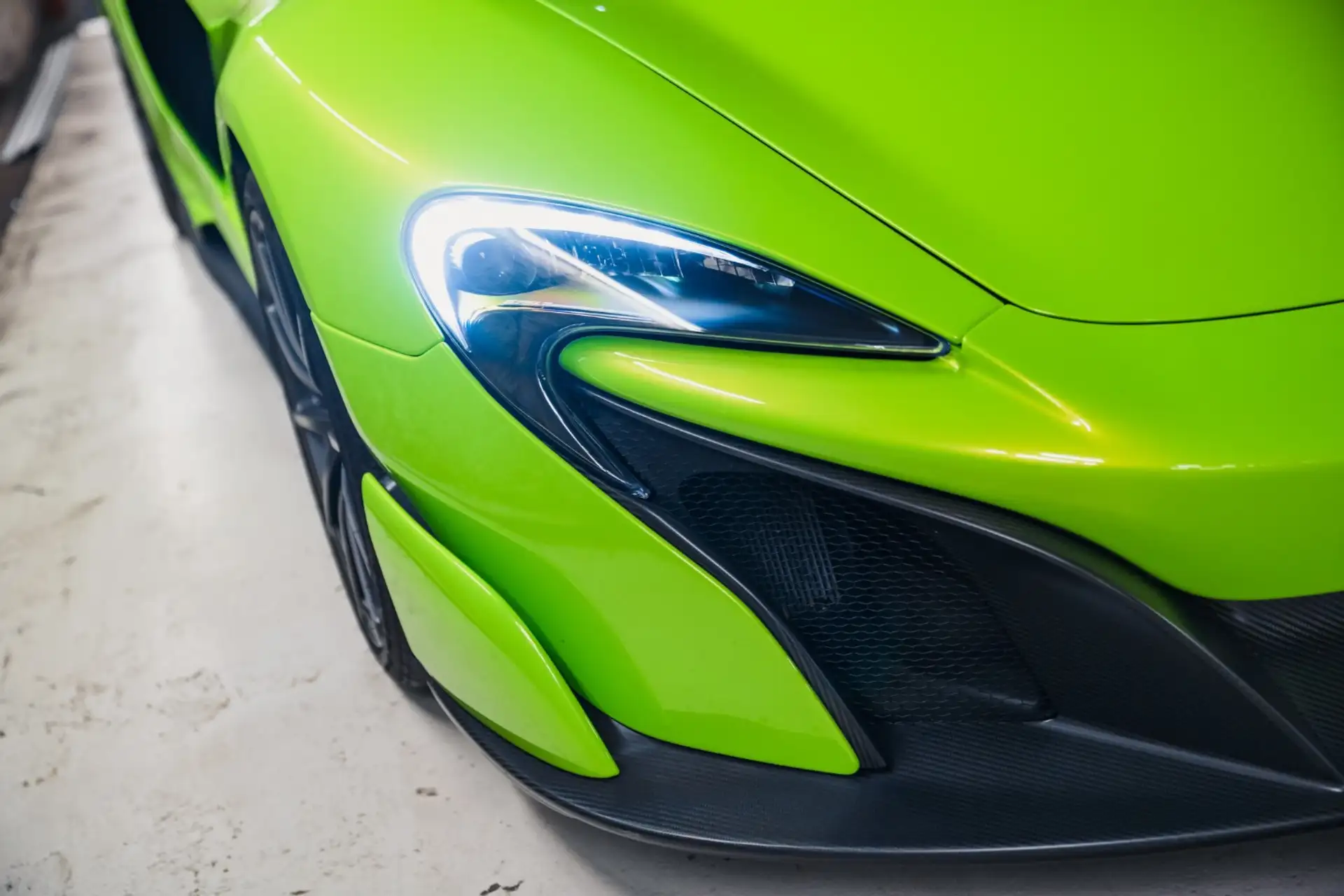 맥라렌 675LT 2015 초록 사진 8