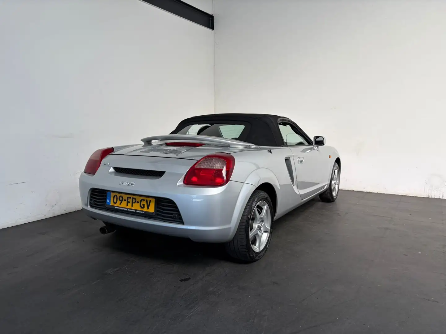 Toyota MR 2 1.8-16v VVT-i Grau - 2