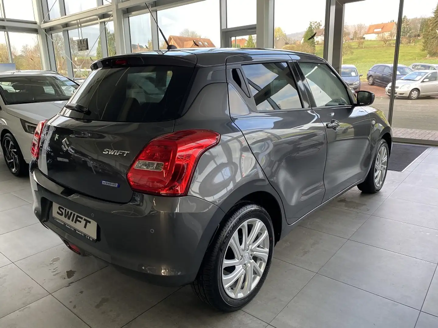 Suzuki Swift 1.2 Comfort Klima, Sitzh., DAB, ACC Gris - 2