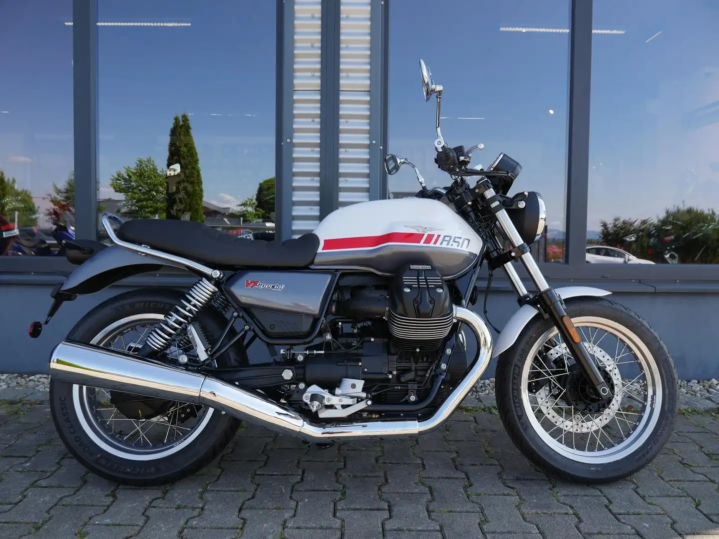Moto Guzzi V 7 Special - neu - Sonderpreis - mehrere Farben - 1