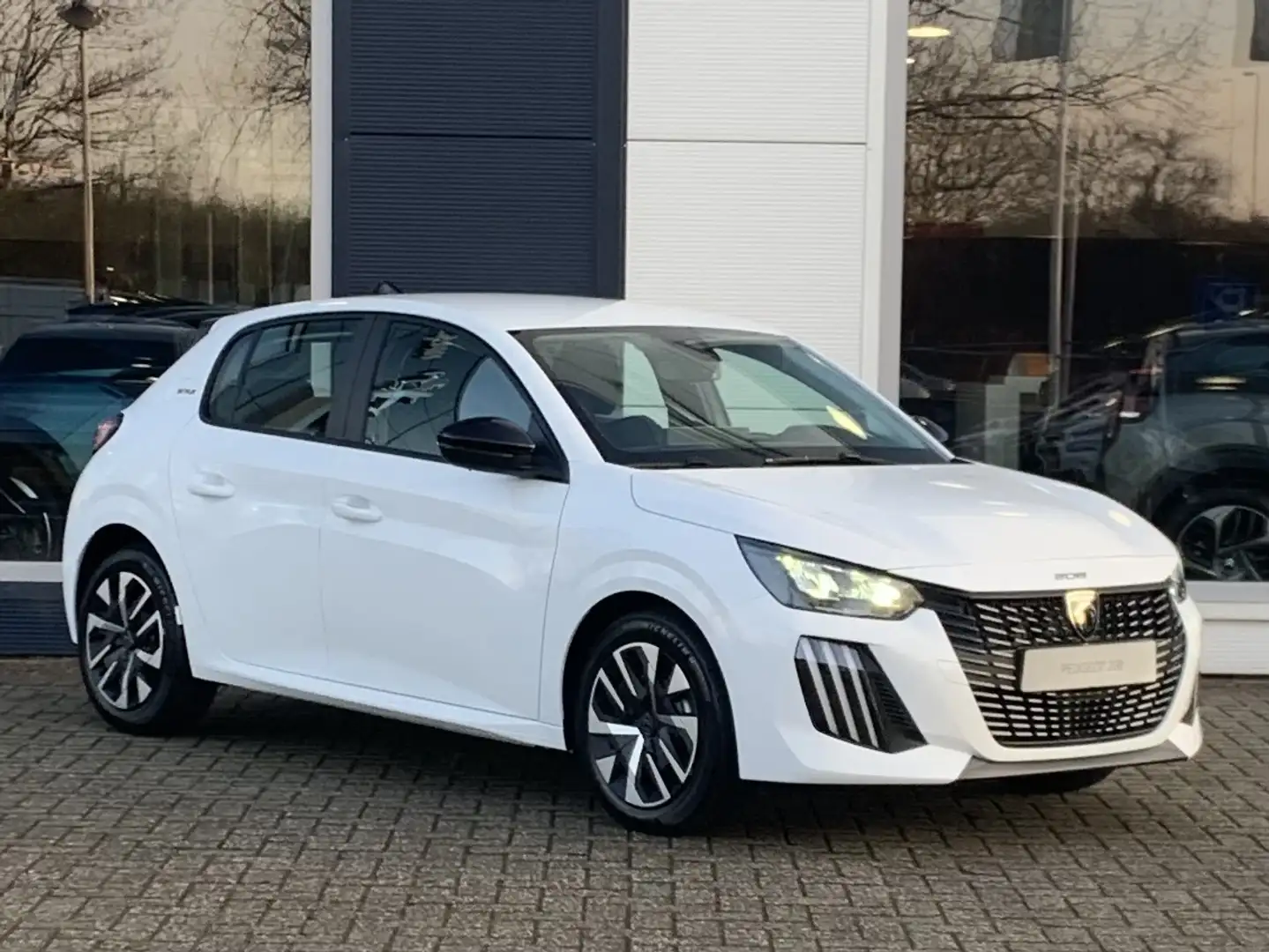 Peugeot 208 1.2 PureTech 75pk Style | Navigatie | Airco | Park Wit - 2