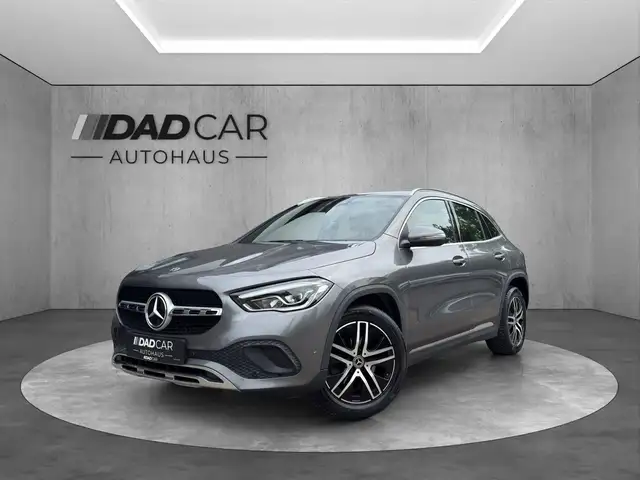 Mercedes-Benz GLA 200 *AHK*LED*NAVI*STANDHEIZUNG*