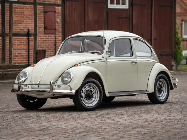 Volkswagen Käfer VW Käfer1200,Perlweiß, mit Plattenspieler