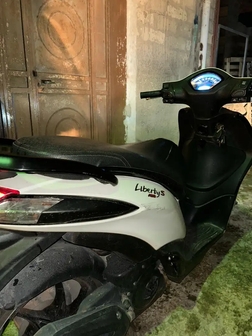 Piaggio Liberty 125 vendo piaggio liberty s con allarme e bloc cavalle Alb - 2