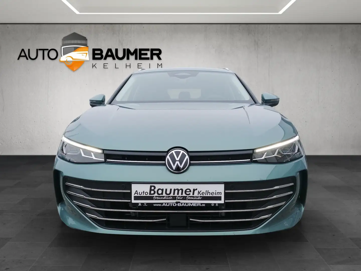 Volkswagen Passat Variant 1.5 eTSI DSG AHK elHK ACC Grün - 2