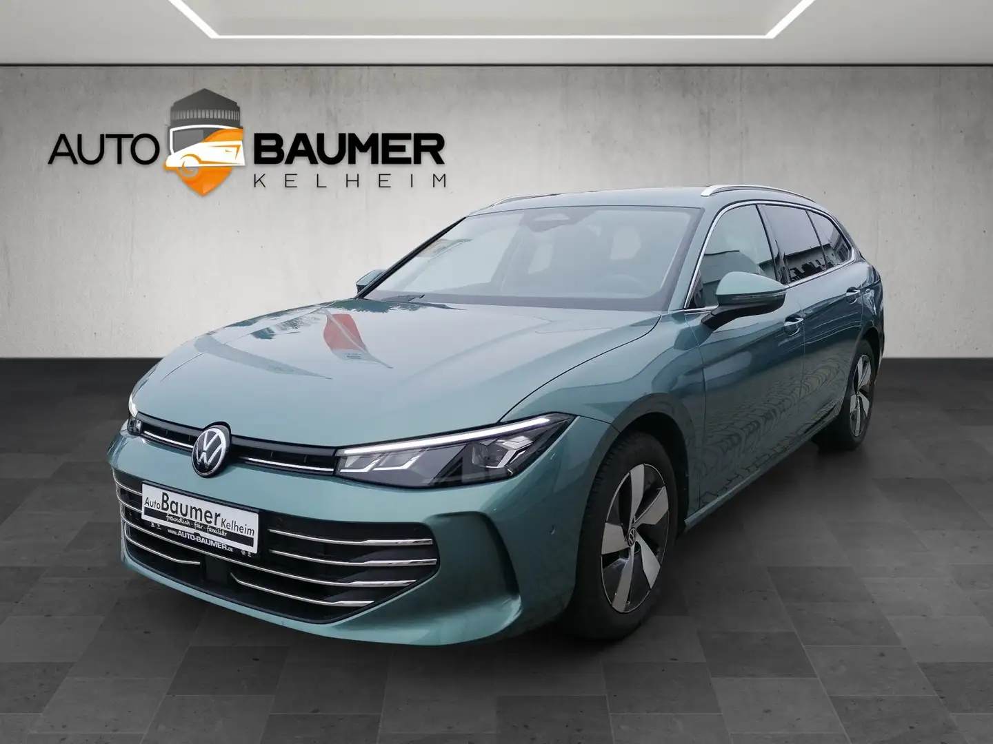 Volkswagen Passat Variant 1.5 eTSI DSG AHK elHK ACC Grün - 1
