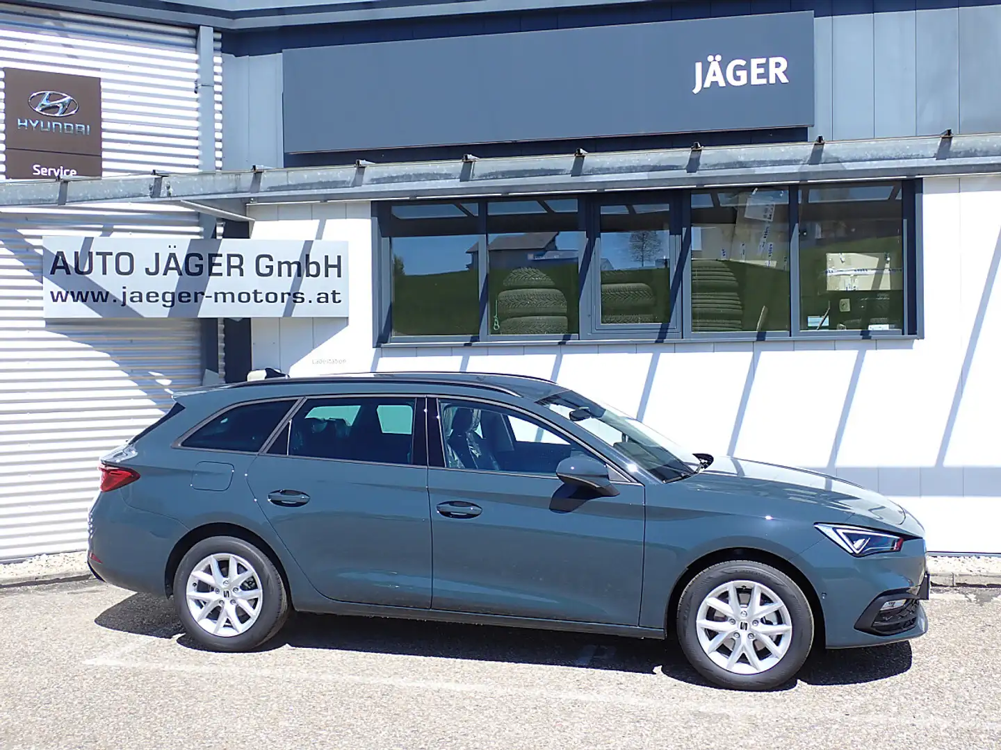 SEAT Leon SP 1,5 eTSI ACT Style DSG Anhängevorrichtung Grau - 2
