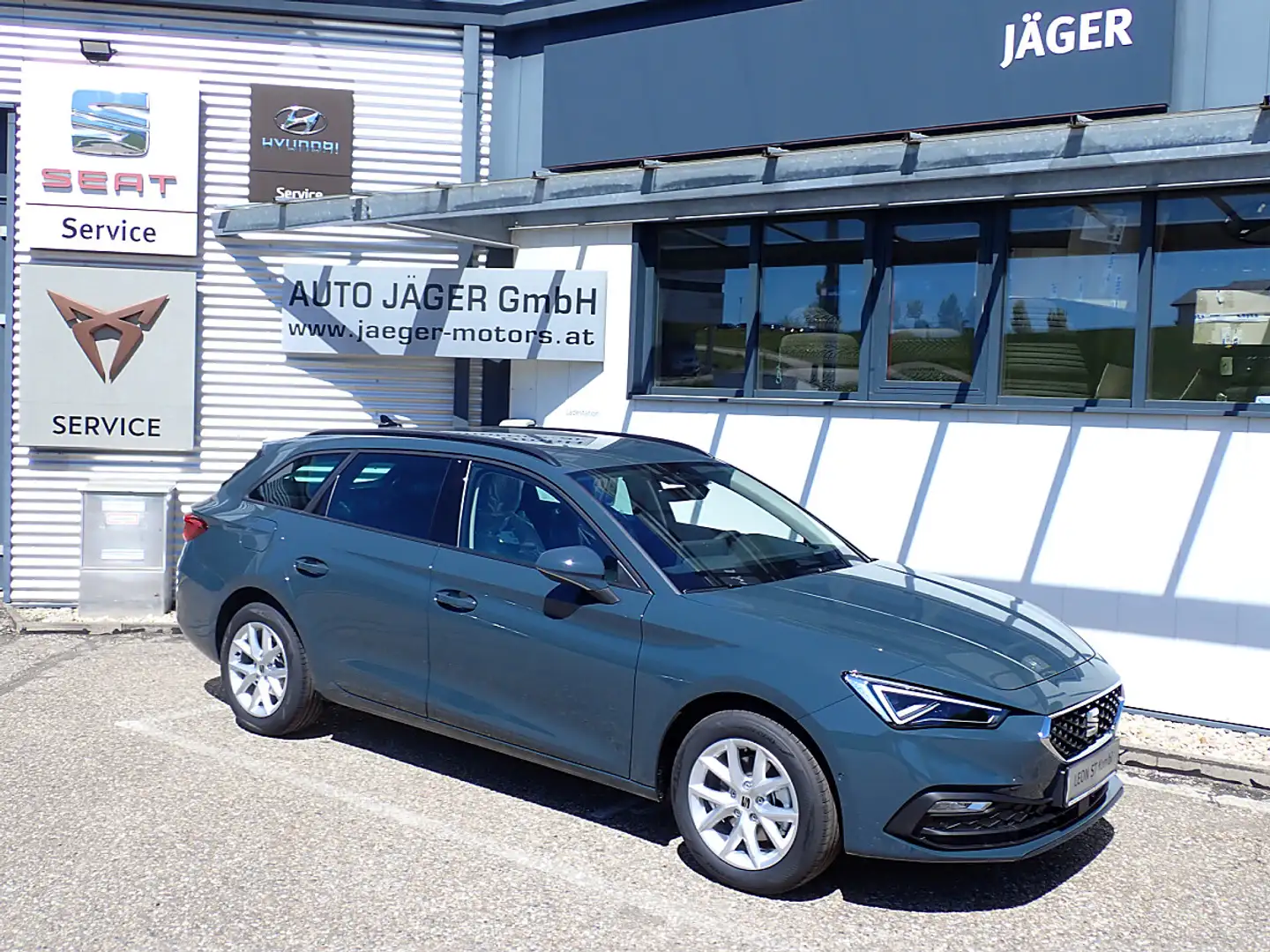 SEAT Leon SP 1,5 eTSI ACT Style DSG Anhängevorrichtung Grau - 1