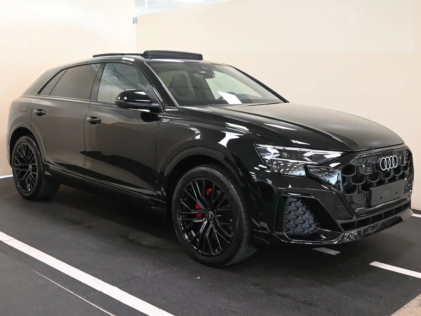 Audi Q8 50 3.0 tdi mhev S-line Black-line Černá - 1