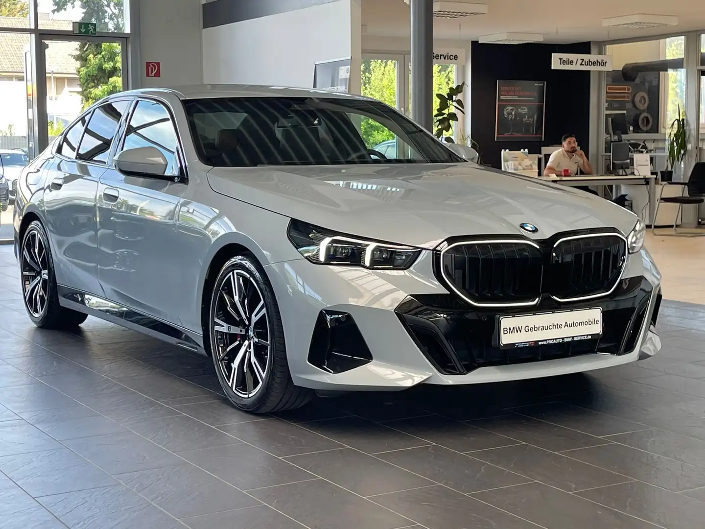 BMW 520 d M Sport Pro A-LED/LiveCo/HUD/360°/20"Alu Grijs - 2
