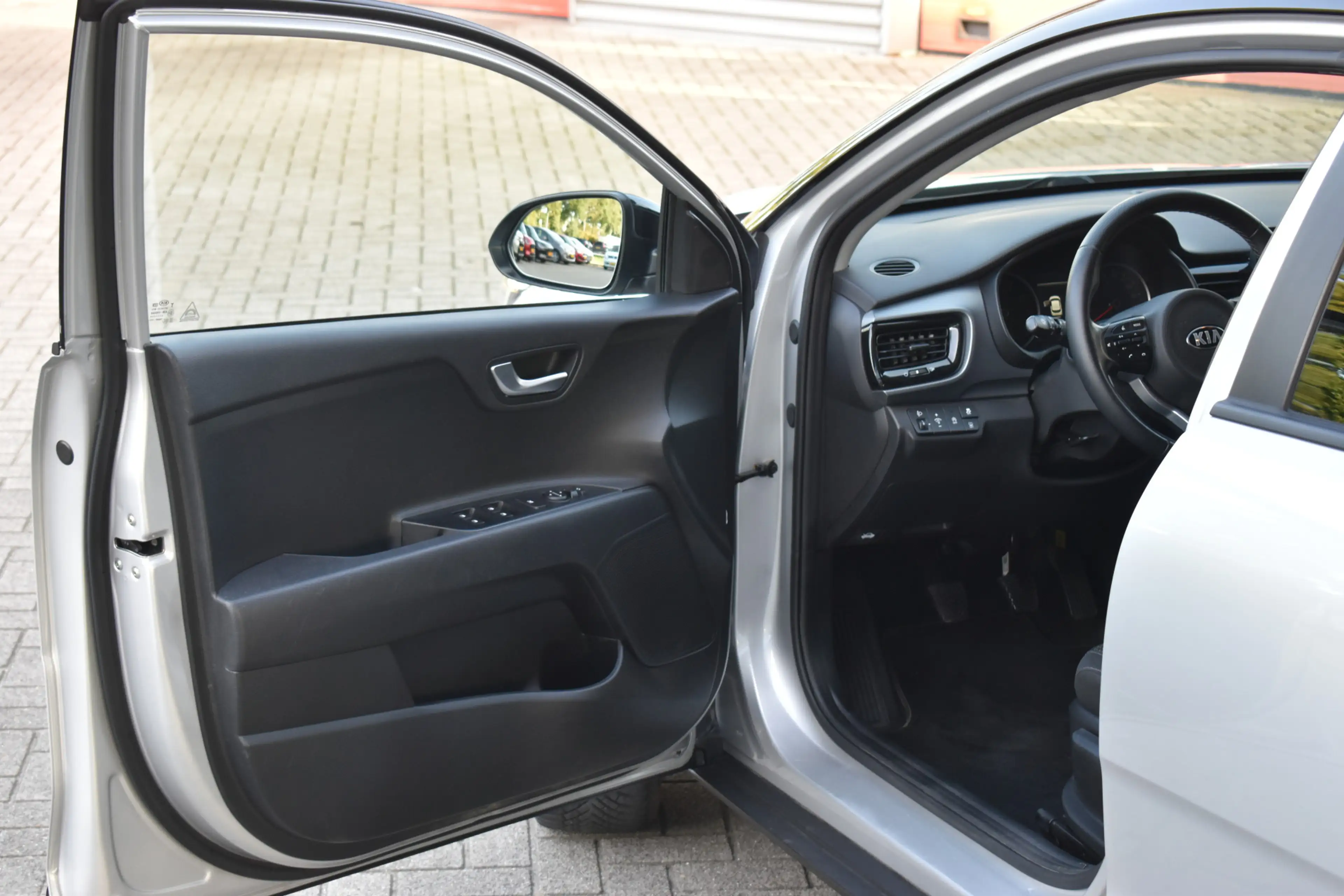 Kia Stonic 1.0 T-GDi MHEV DynamicPlusLine 100pk | electronic — photo 4