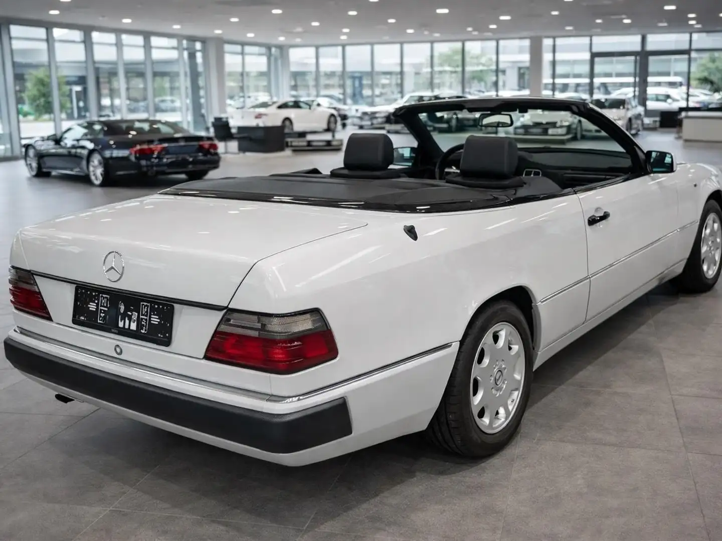 Mercedes-Benz E 320 E 320 Cabrio Aut. Weiß - 2