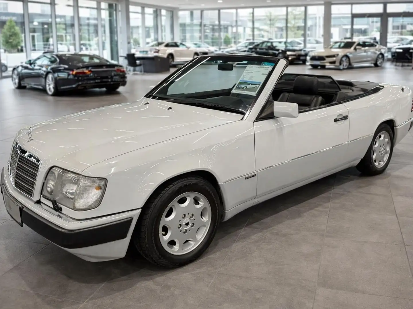 Mercedes-Benz E 320 E 320 Cabrio Aut. Weiß - 1