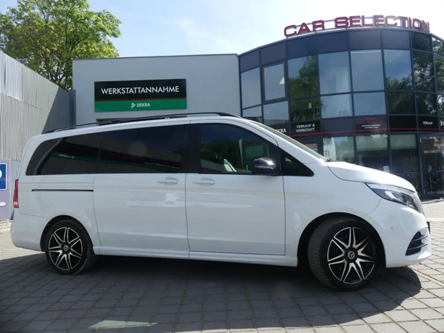 Mercedes-Benz V 300 d Avantg AMG lang LIEGEPAKET/AHK/3xE-TÜR Biały - 1