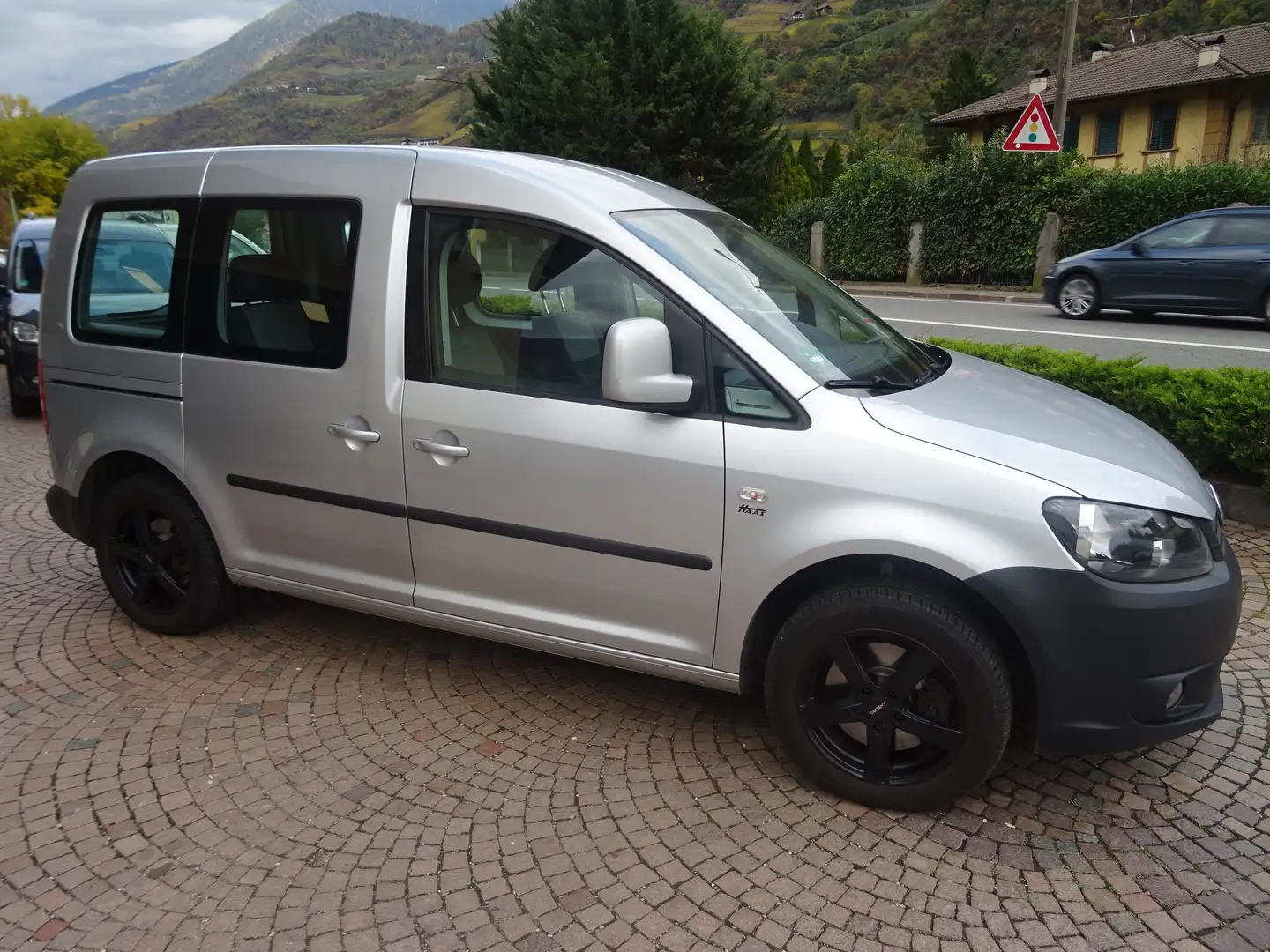 Volkswagen Caddy 2.0 TDI 140 CV Trend Argento - 2