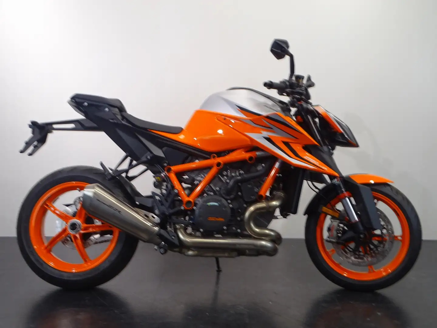KTM 1290 Super Duke R SUPERDUKE ABS Oranžová - 1