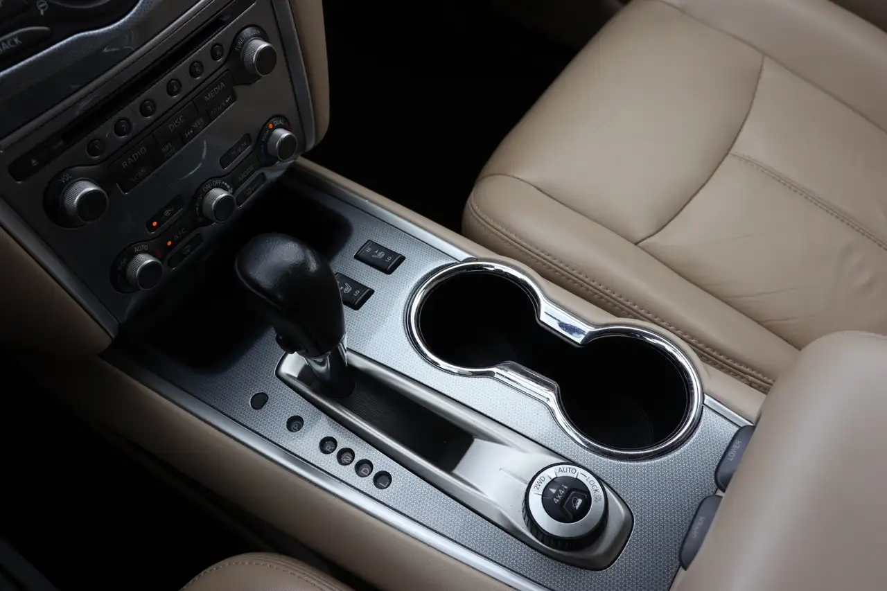 Nissan Pathfinder снимка Nissan Pathfinder