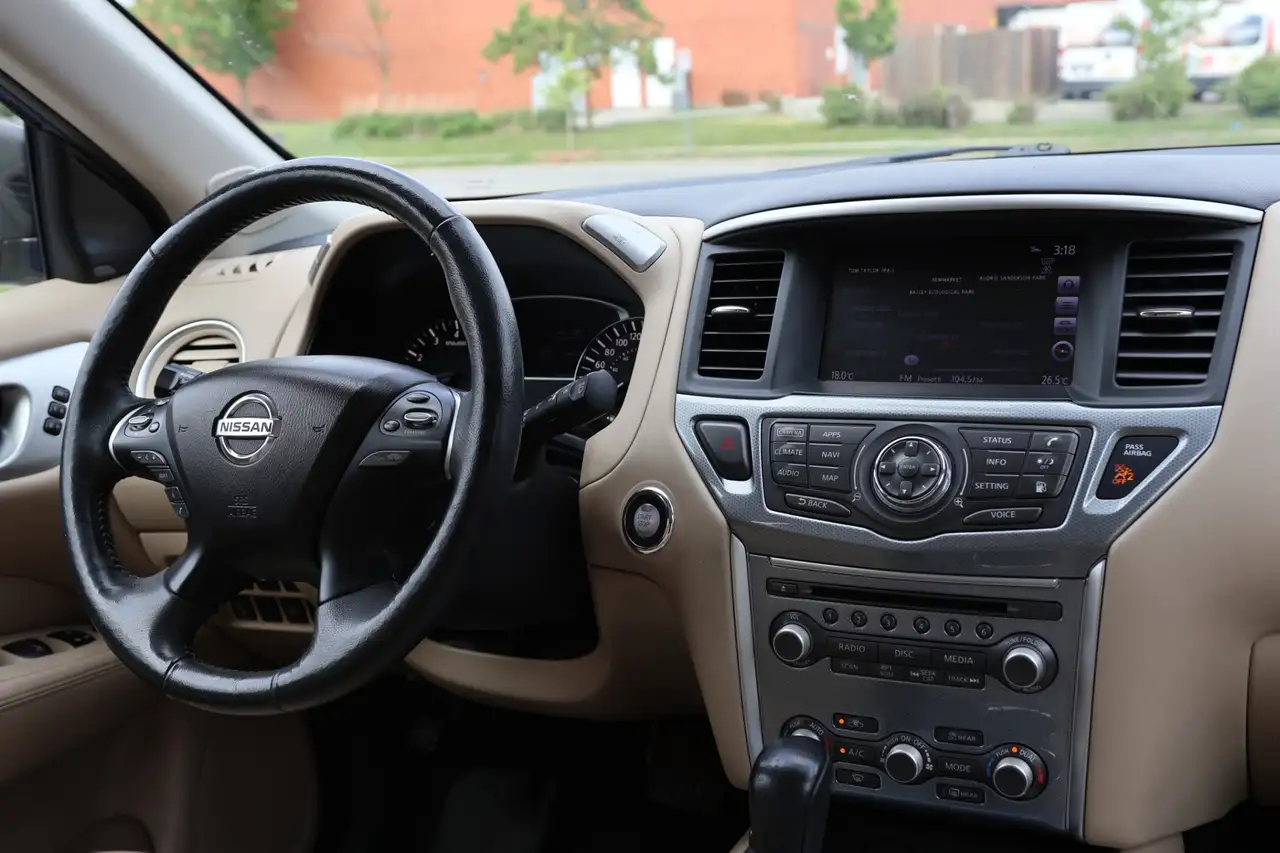 Nissan Pathfinder снимка Nissan Pathfinder