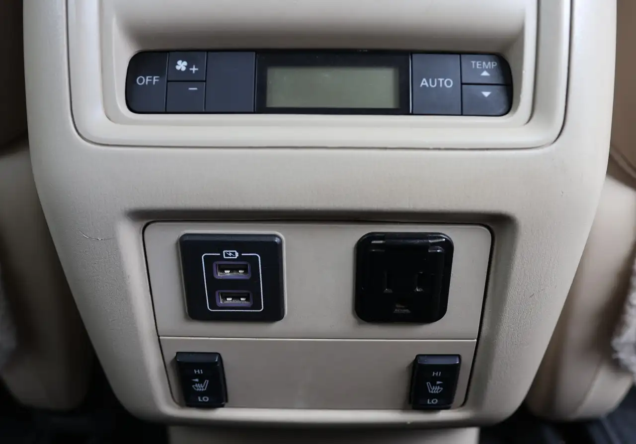 Nissan Pathfinder снимка Nissan Pathfinder