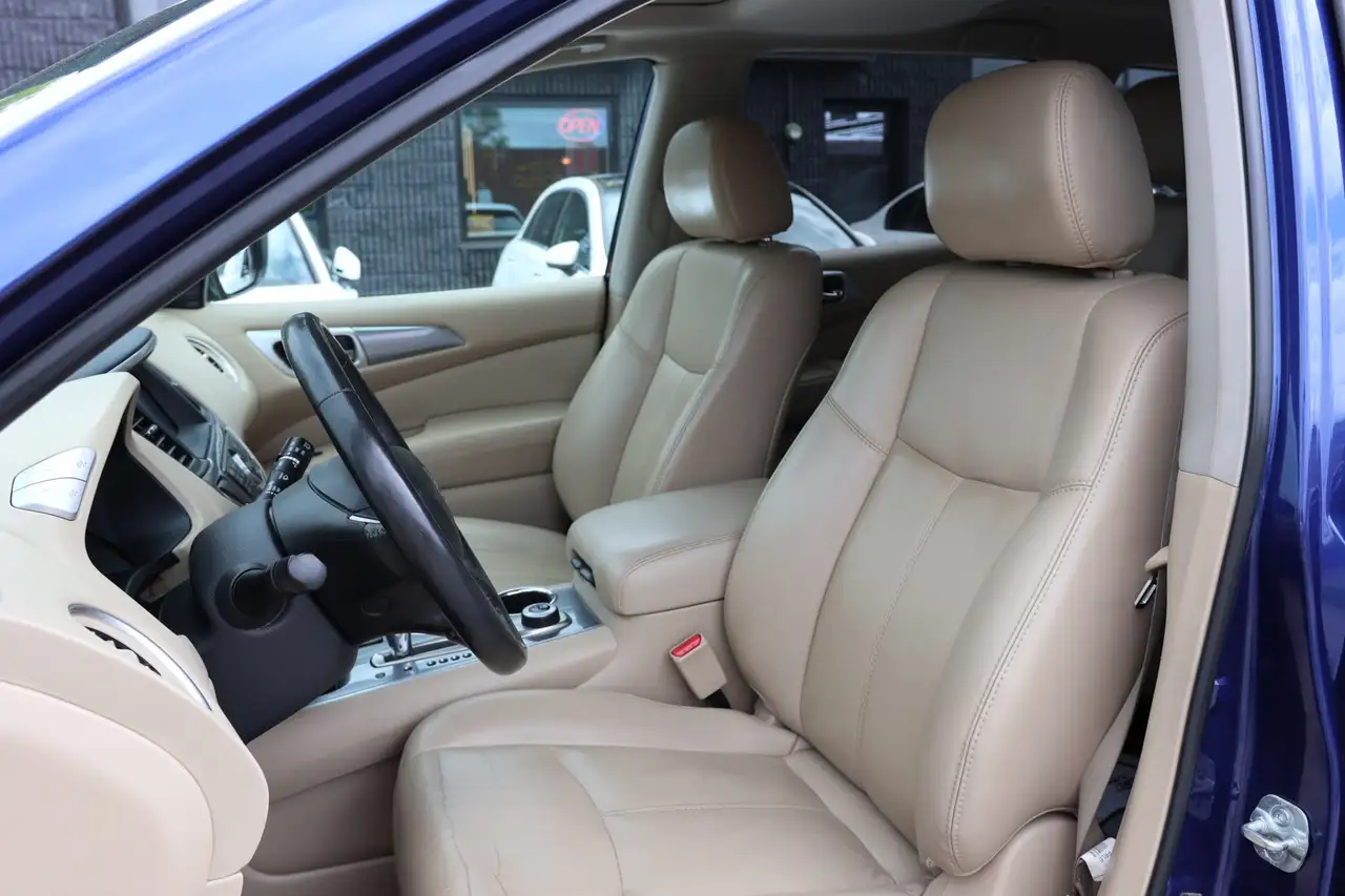 Nissan Pathfinder снимка Nissan Pathfinder