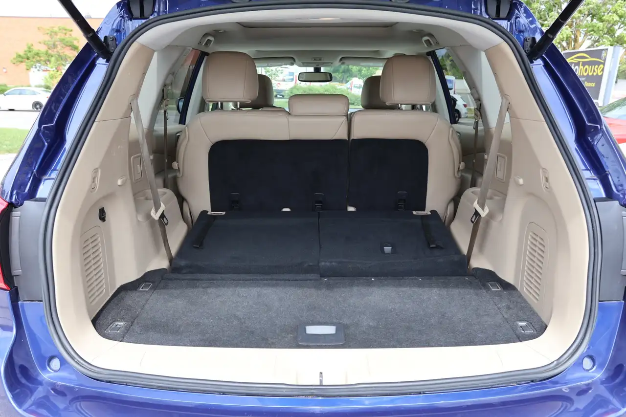 Nissan Pathfinder снимка Nissan Pathfinder