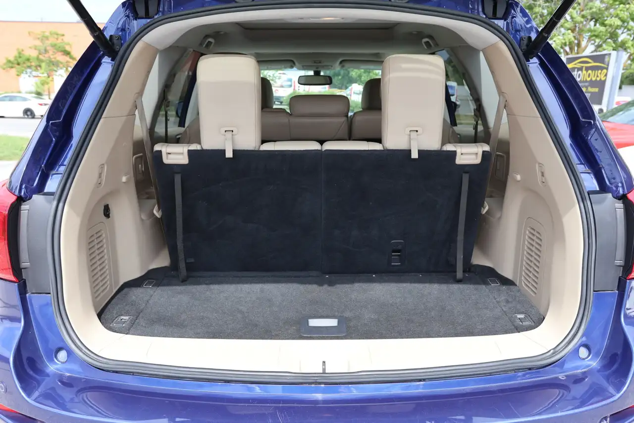 Nissan Pathfinder снимка Nissan Pathfinder