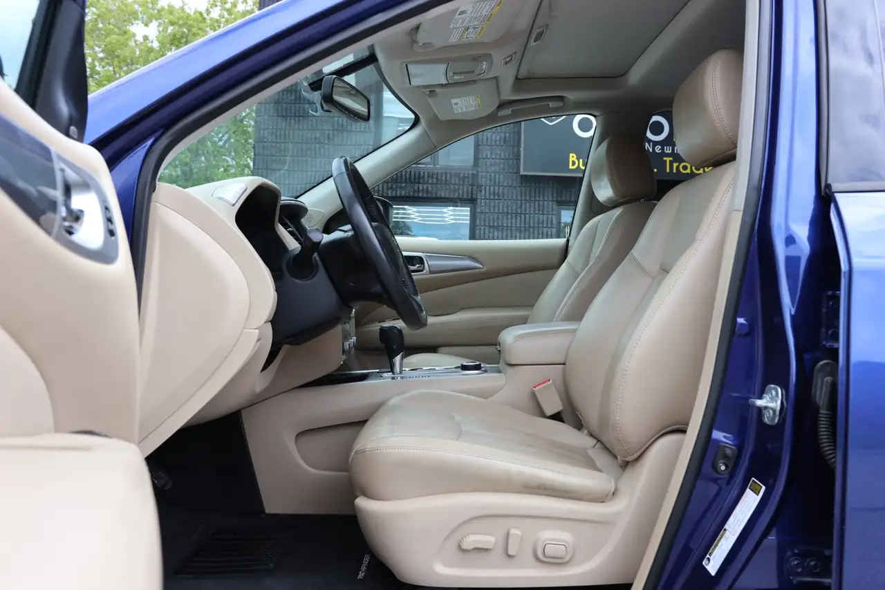 Nissan Pathfinder снимка Nissan Pathfinder