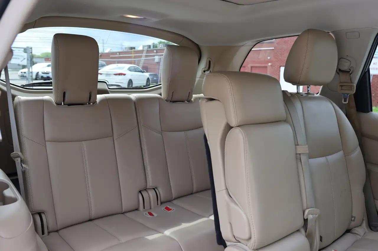 Nissan Pathfinder снимка Nissan Pathfinder