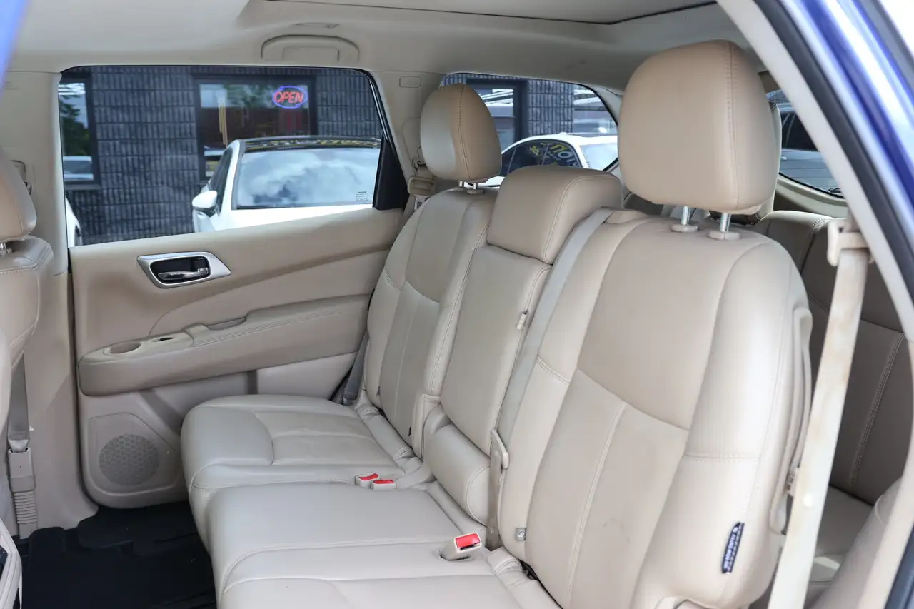 Nissan Pathfinder снимка Nissan Pathfinder