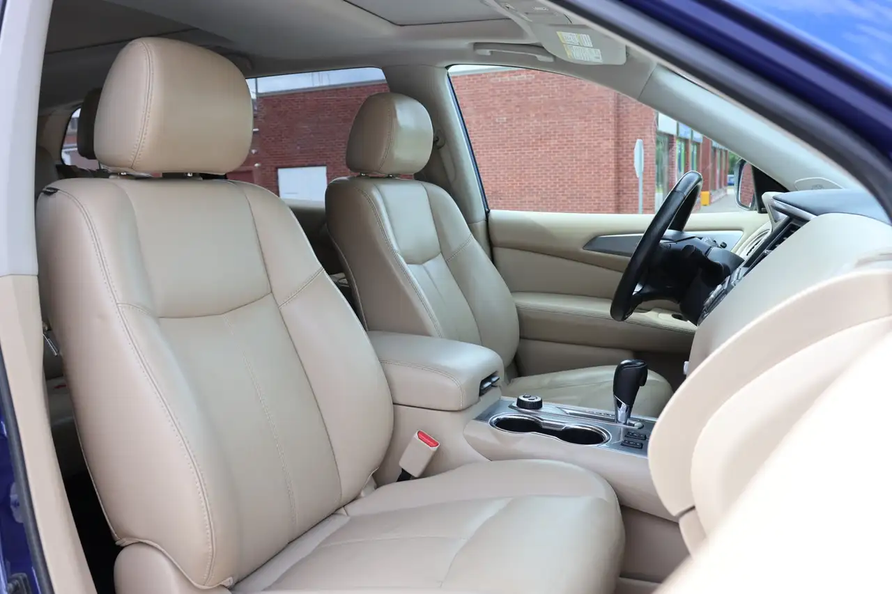 Nissan Pathfinder снимка Nissan Pathfinder
