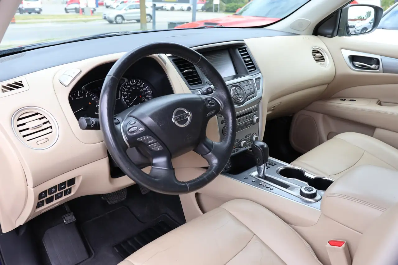 Nissan Pathfinder снимка Nissan Pathfinder