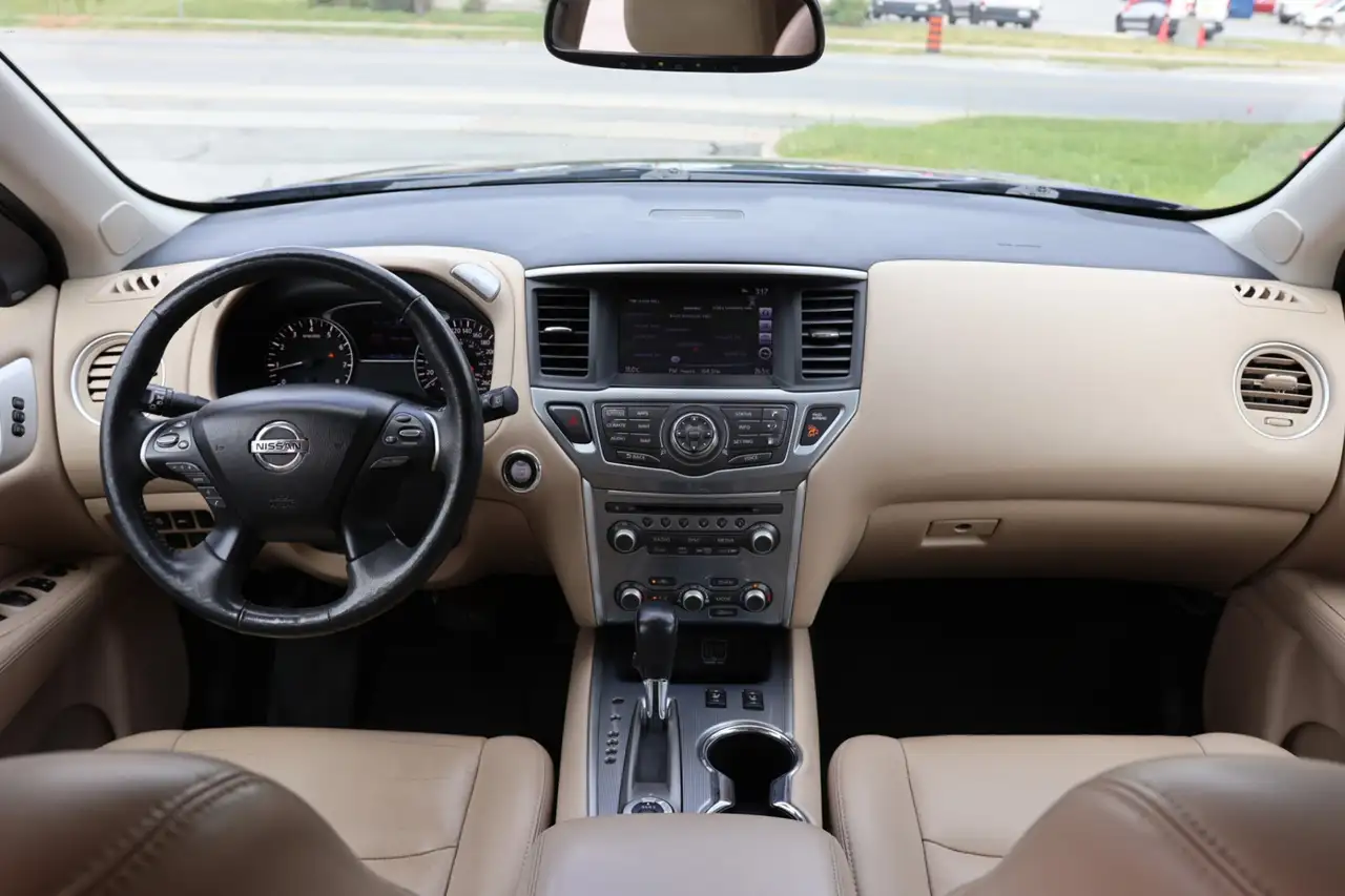 Nissan Pathfinder снимка Nissan Pathfinder
