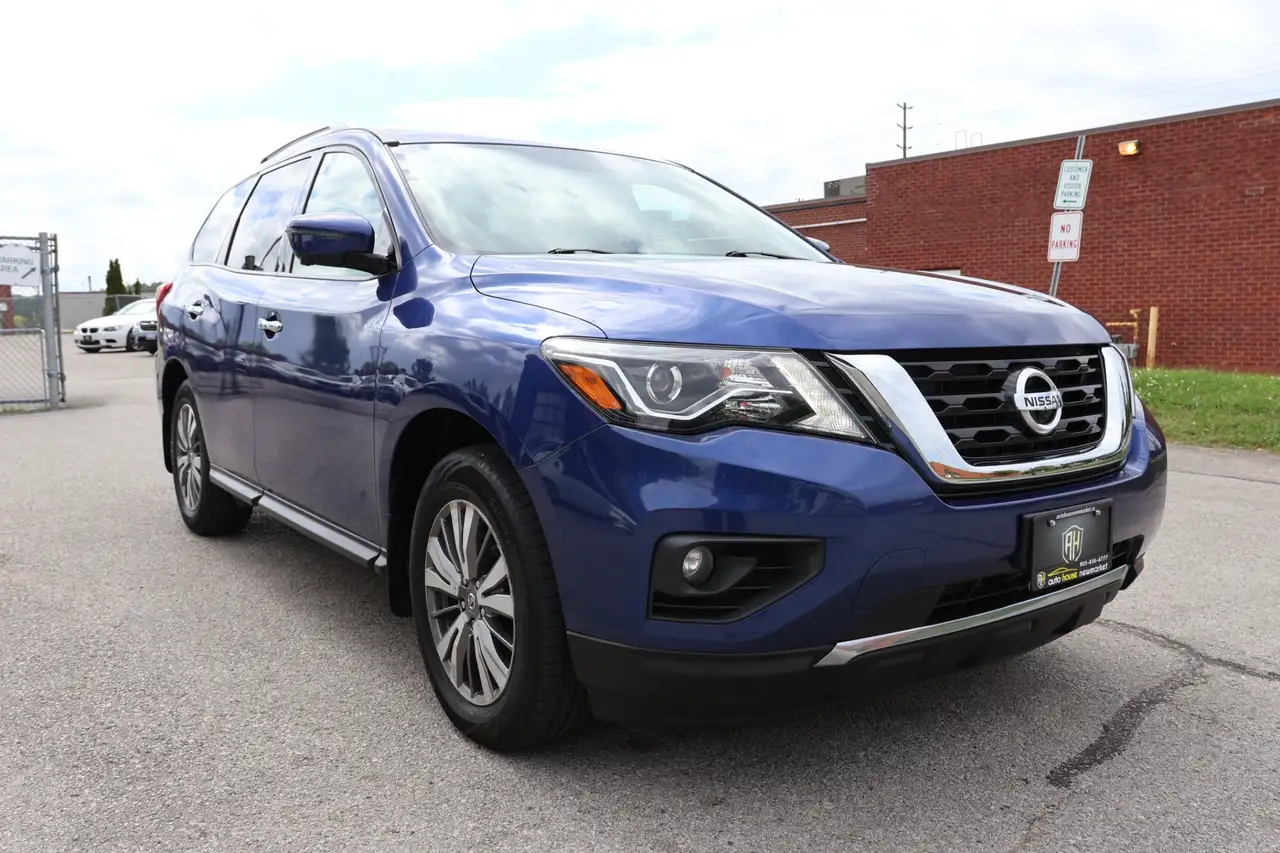 Nissan Pathfinder снимка Nissan Pathfinder