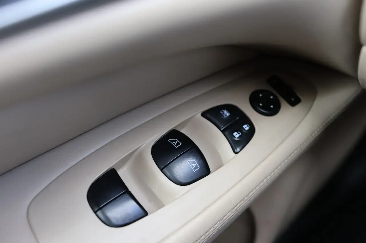 Nissan Pathfinder снимка Nissan Pathfinder