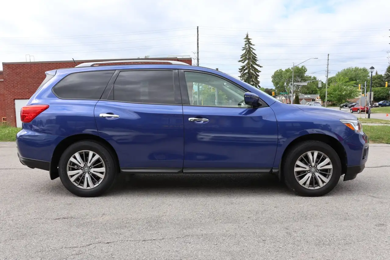 Nissan Pathfinder снимка Nissan Pathfinder