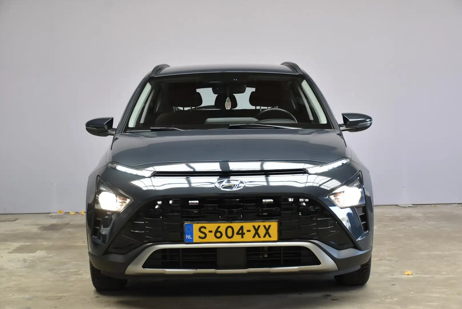 Hyundai BAYON 1.0 T-GDI 48V 100PK 7DCT Premium Grijs - 2