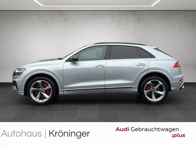 Audi SQ8 view 3