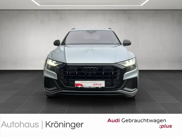 Audi SQ8 view 5