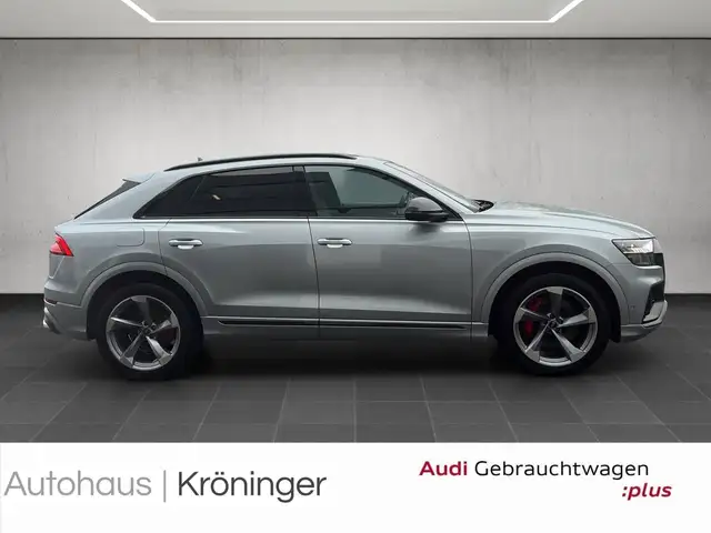 Audi SQ8 view 4