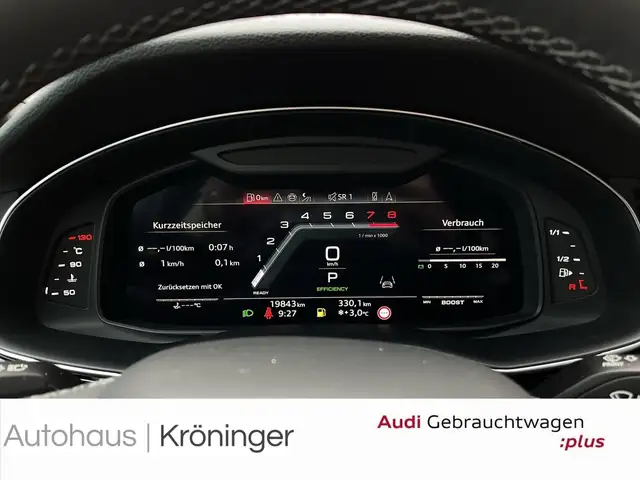 Audi SQ8 view 12